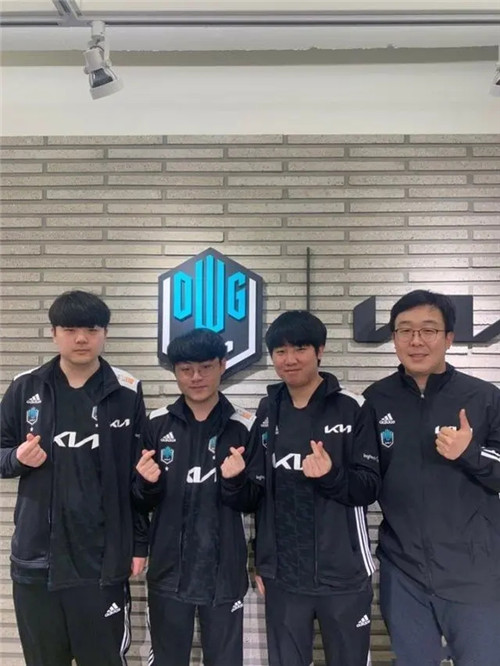 亚历山大 亚历山大