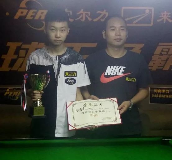 赛场上的观 赛场上的观